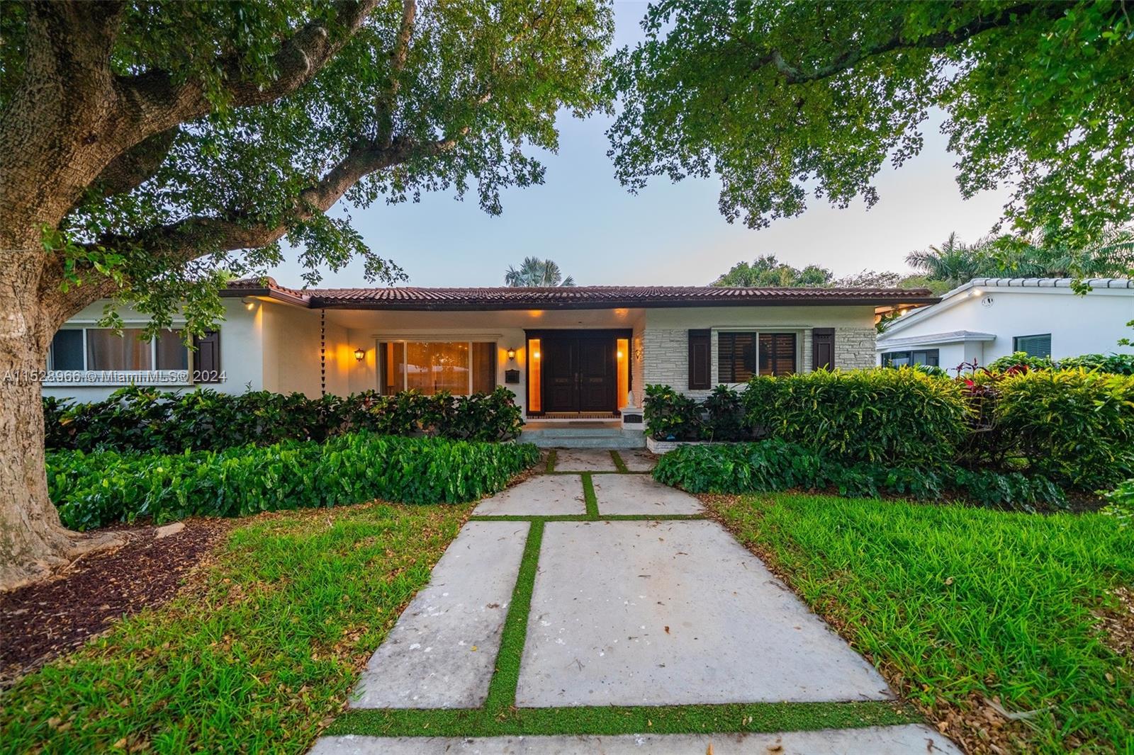 Hollywood Lakes Section