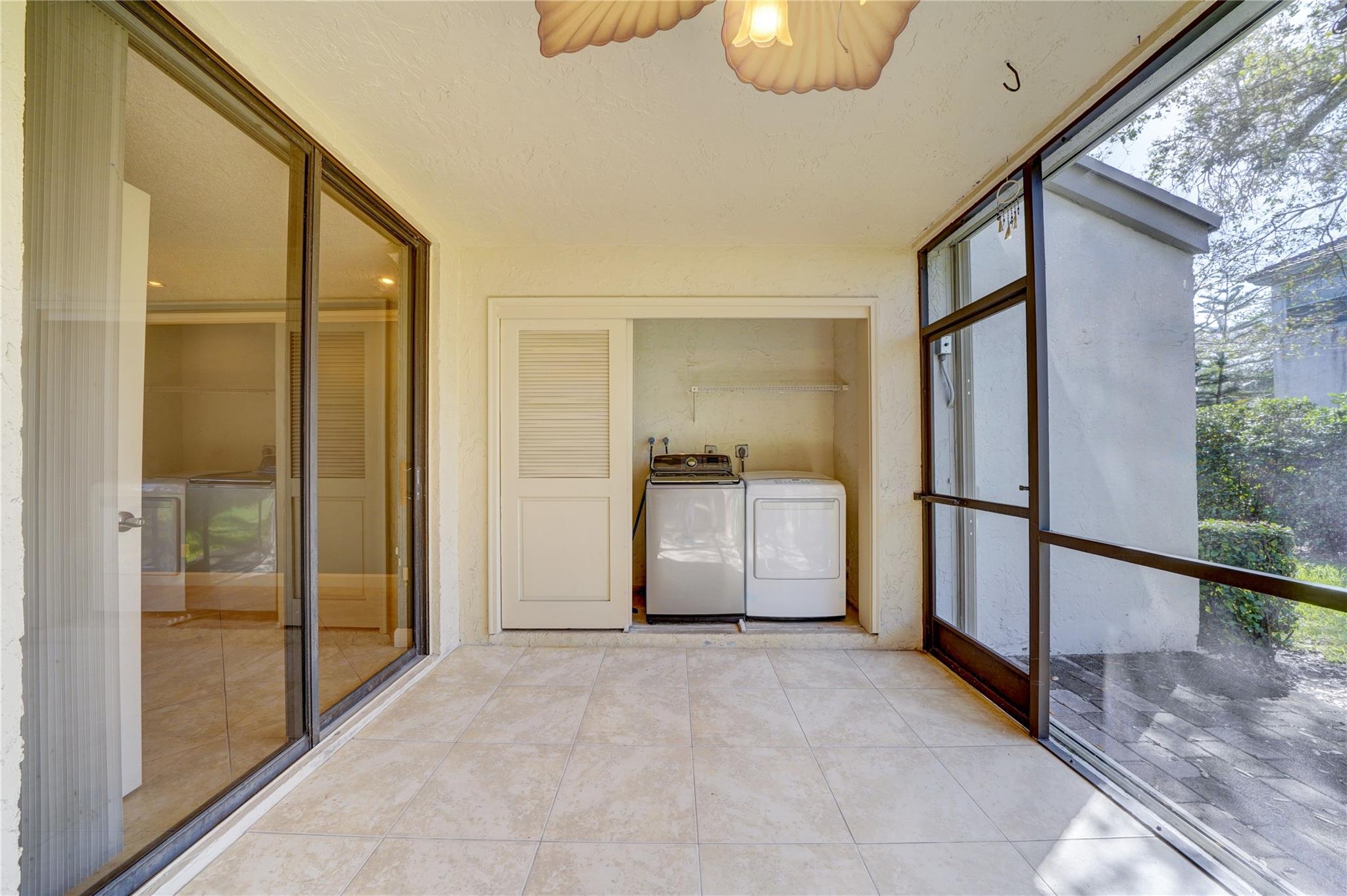 Back Patio Screened In/ Washer and Dryer
