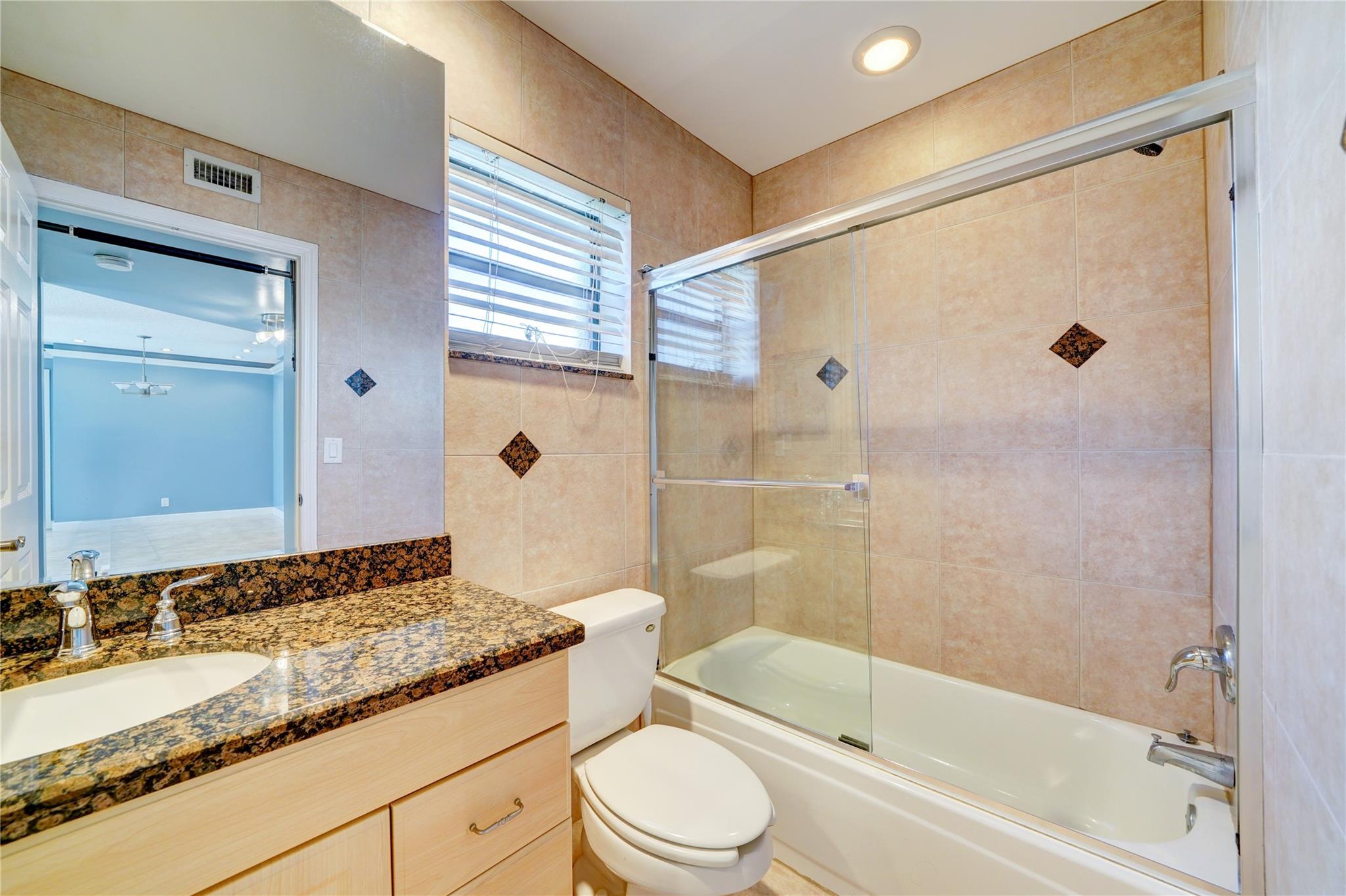 Guest Bathroom/2nd Bathroom