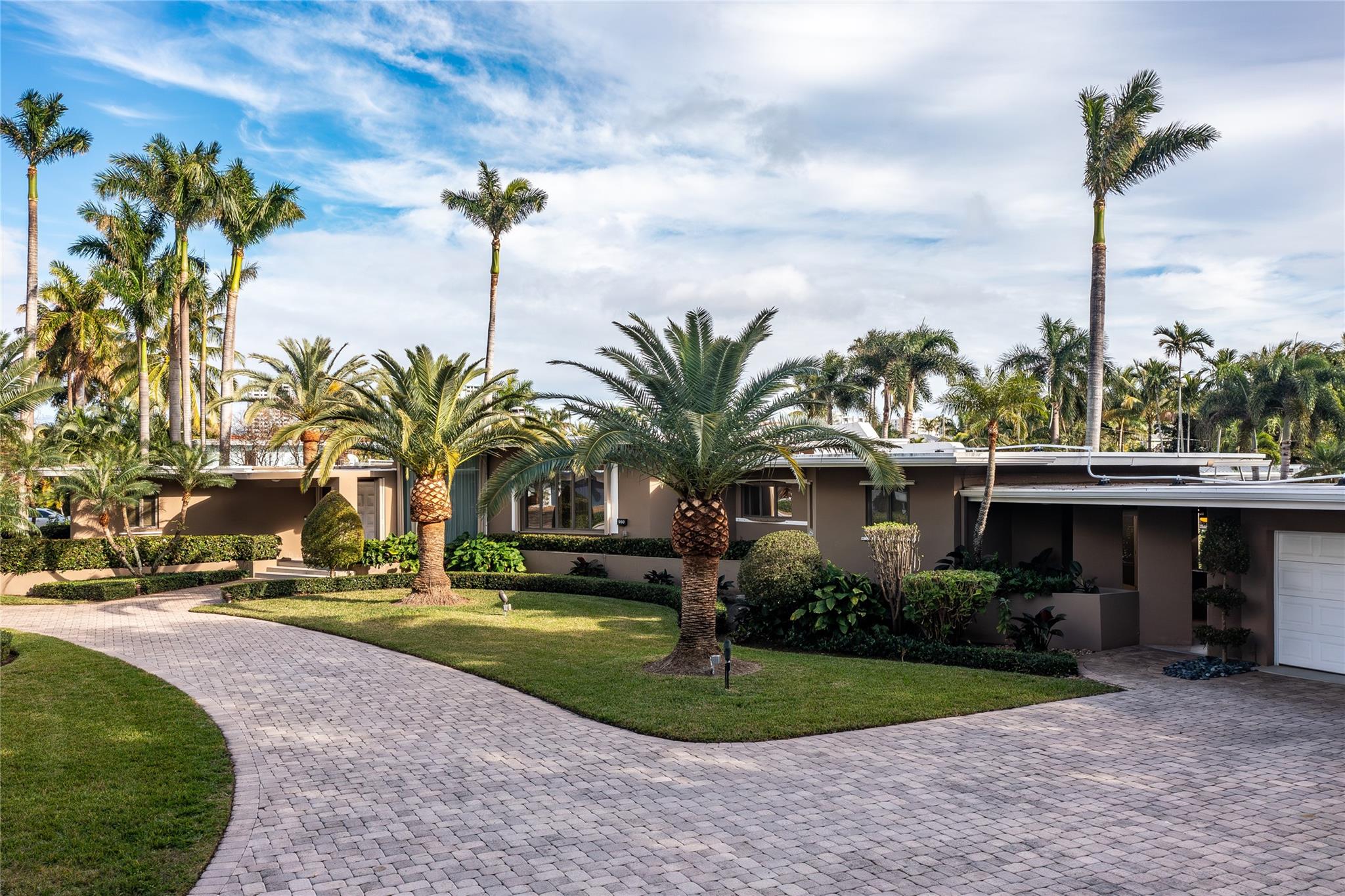 950 S Southlake Dr Hollywood FL 33019 | F10423021