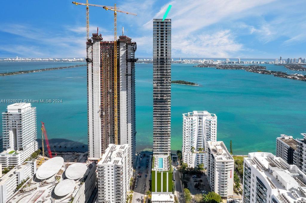 Apartamento à Venda em Miami, FL