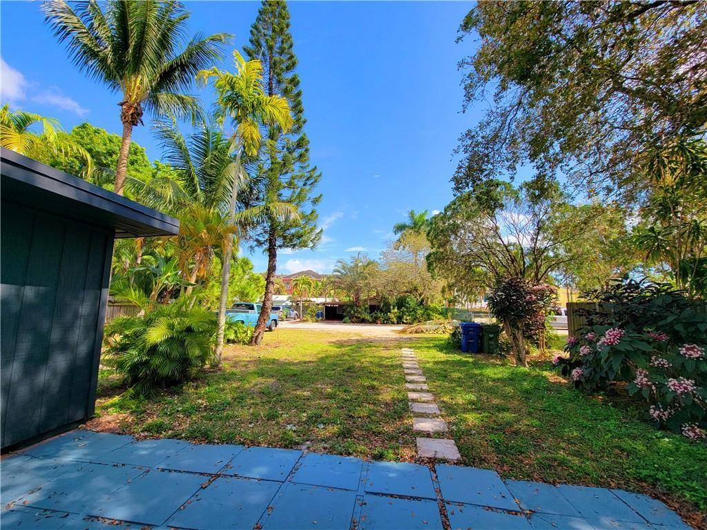 Property Exterior | View from front of structure to NE 6th Ln