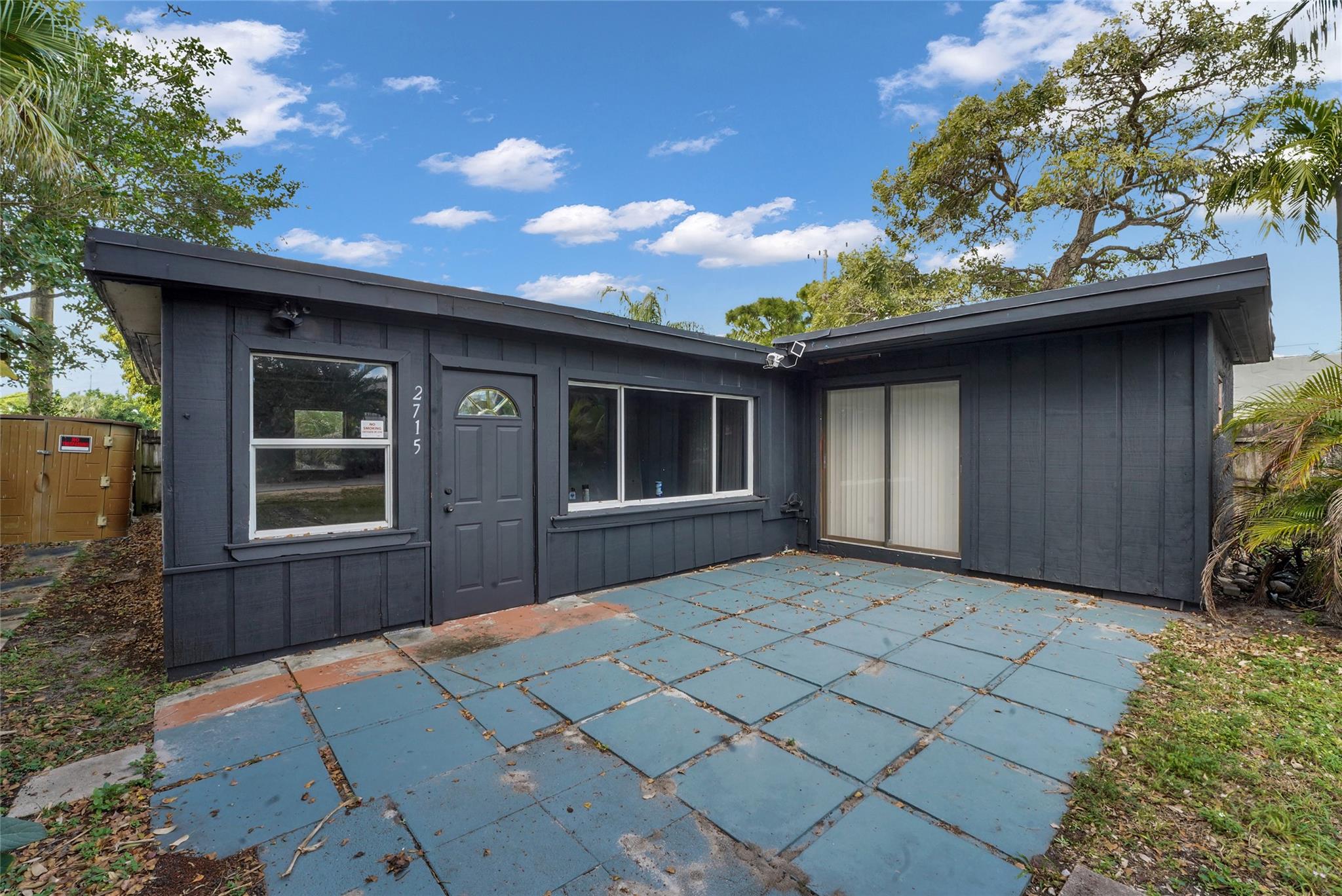 1,041 under air structure on 4,742 sq ft lot