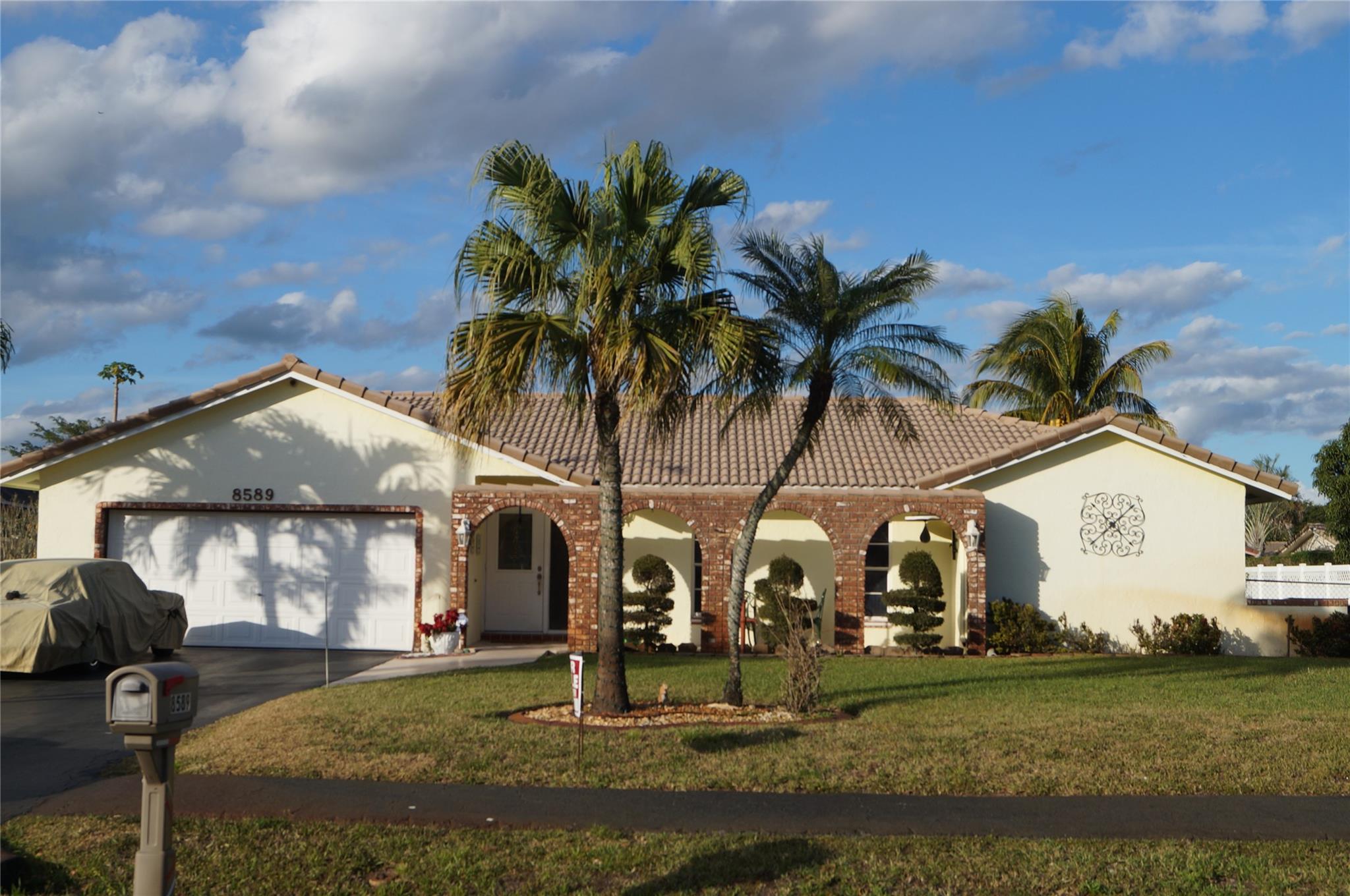 8589 Ramblewood Dr Coral Springs FL 33071 | F10424322