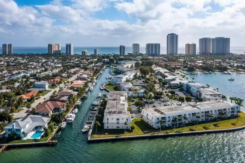 1160 Sugar Sands Blvd Riviera Beach FL 33404 | F10424171