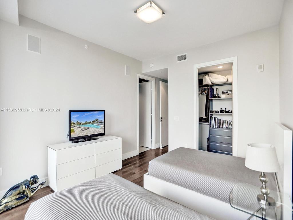 3250 NE 188th St #207, Aventura FL 33180
