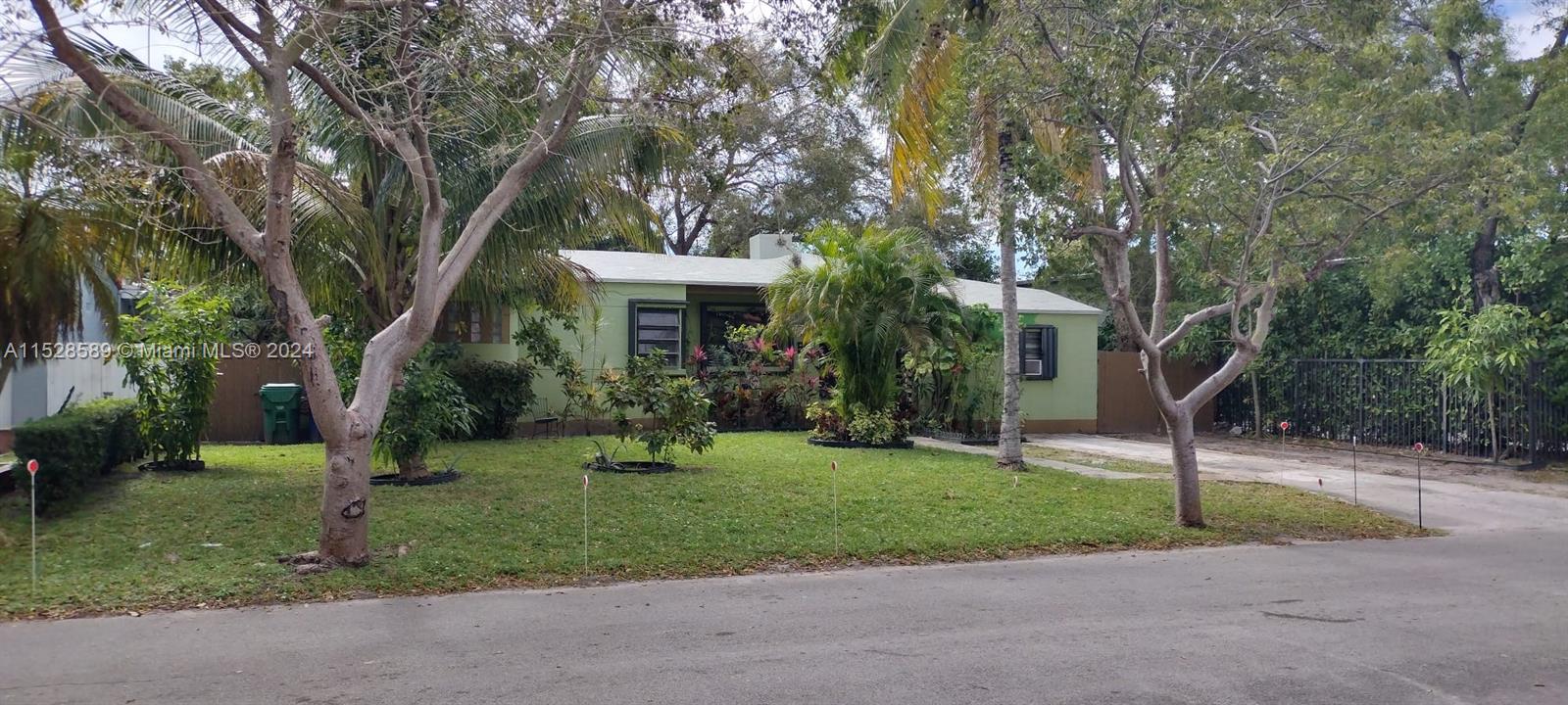 House for Sale in Miami, FL