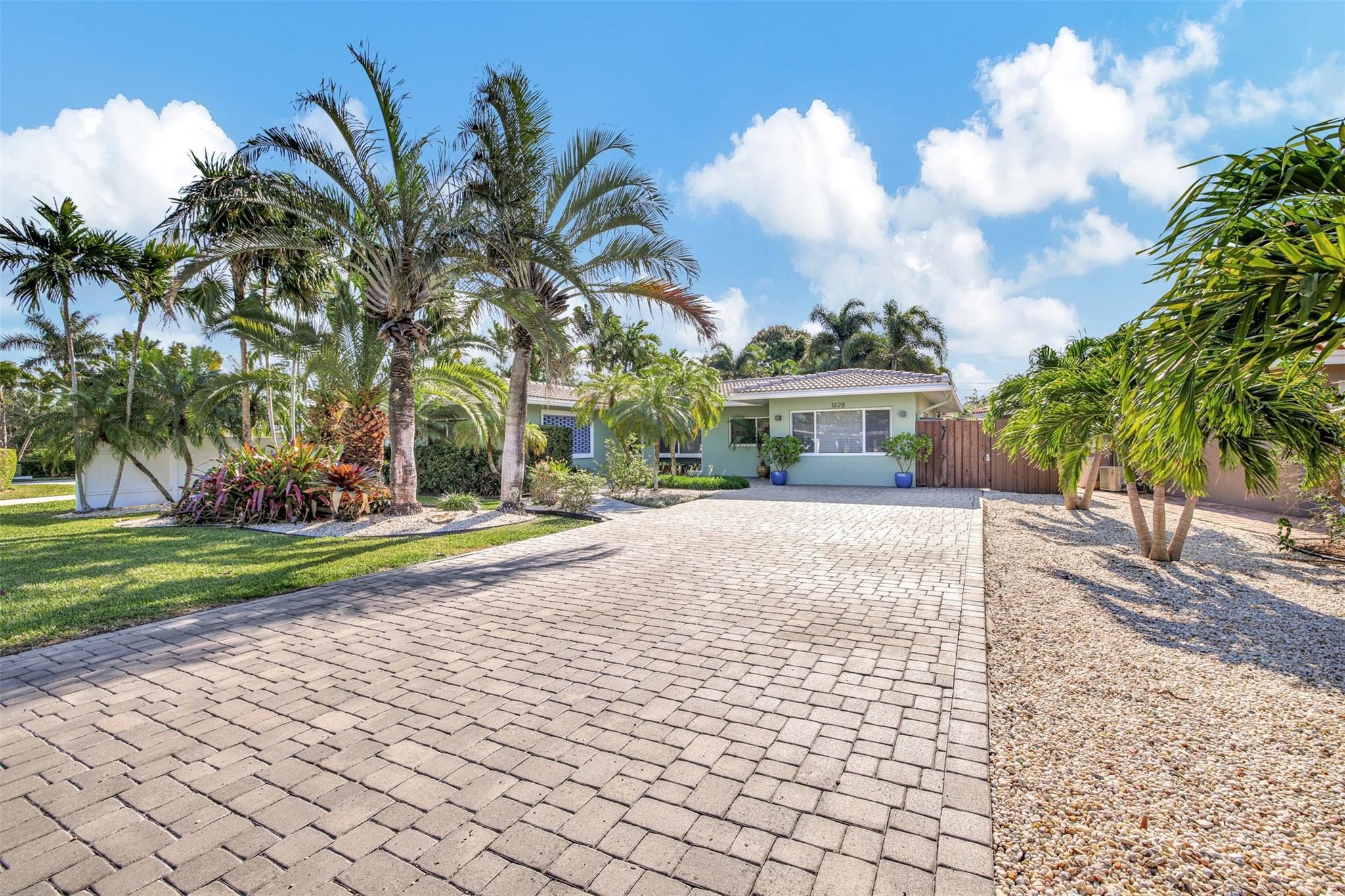 1628 Poinsettia Dr Fort Lauderdale FL 33305 | F10424585