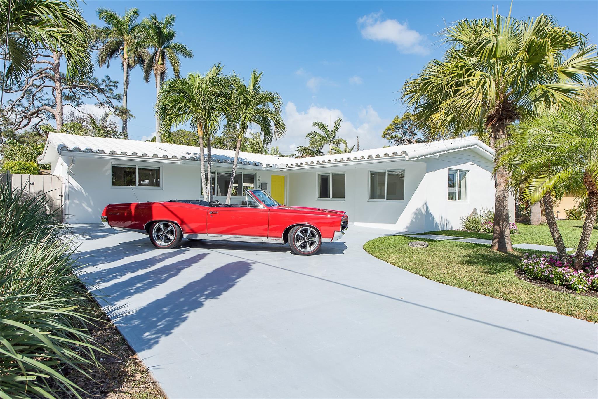 1913 N Victoria Park Rd Fort Lauderdale FL 33305 | F10425840