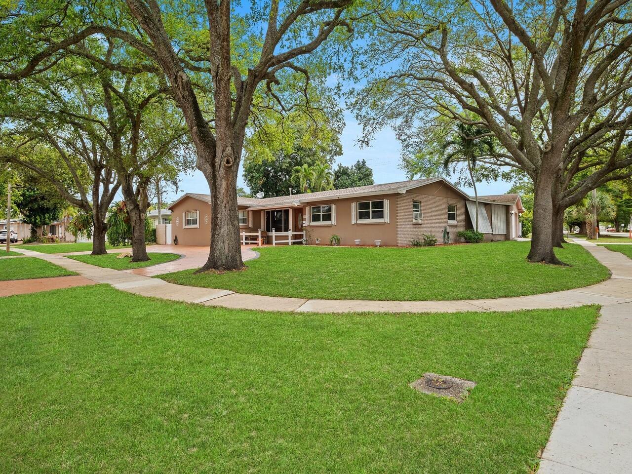 2201 Nw 82nd Ave Pembroke Pines FL 33024 | F10426347