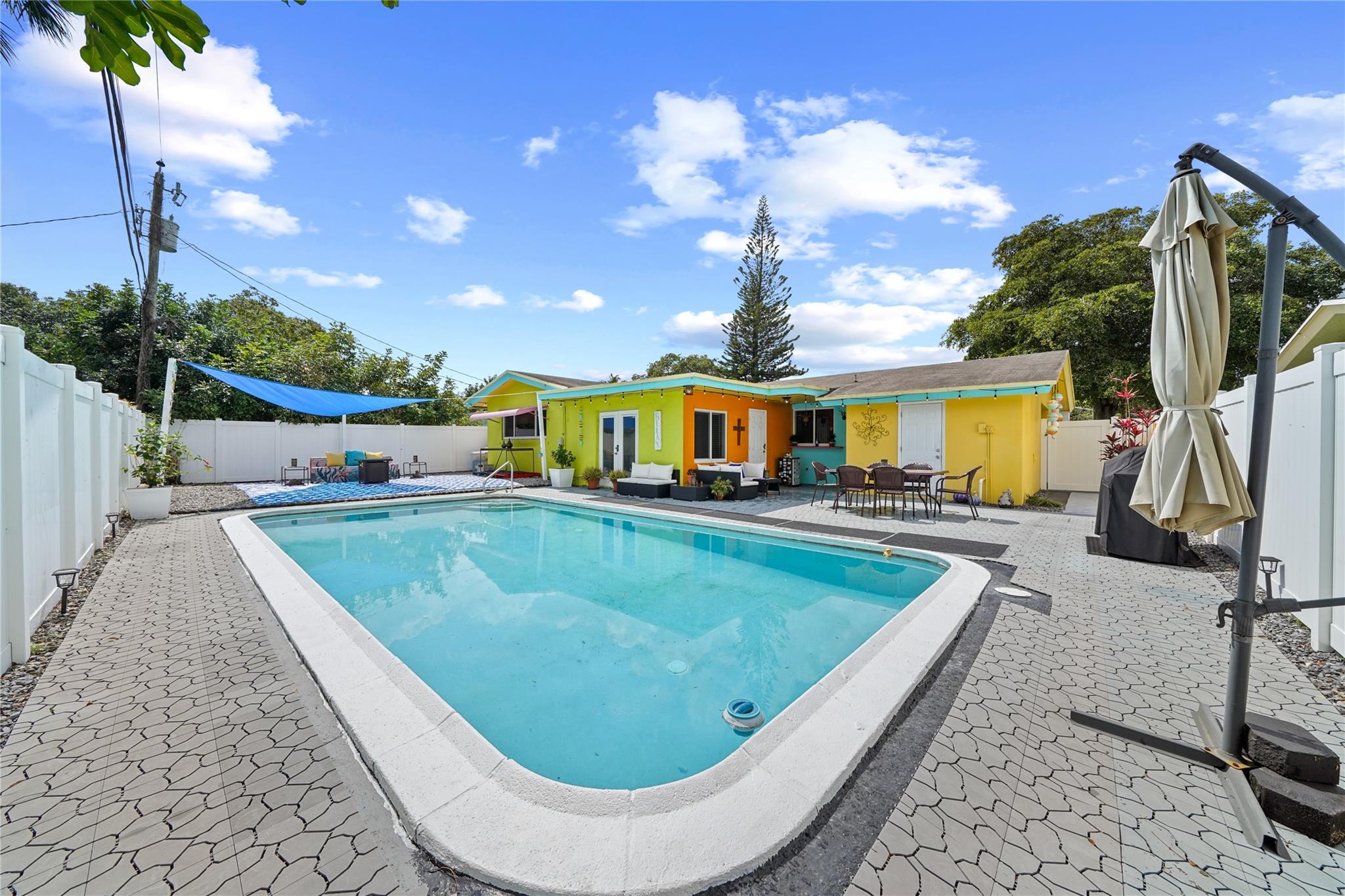 2012 Nw 11th Ave Fort Lauderdale FL 33311 | F10426609