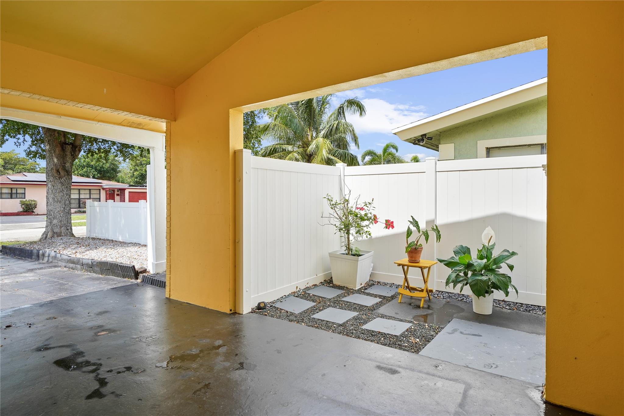 Little Garden leading to Pool
