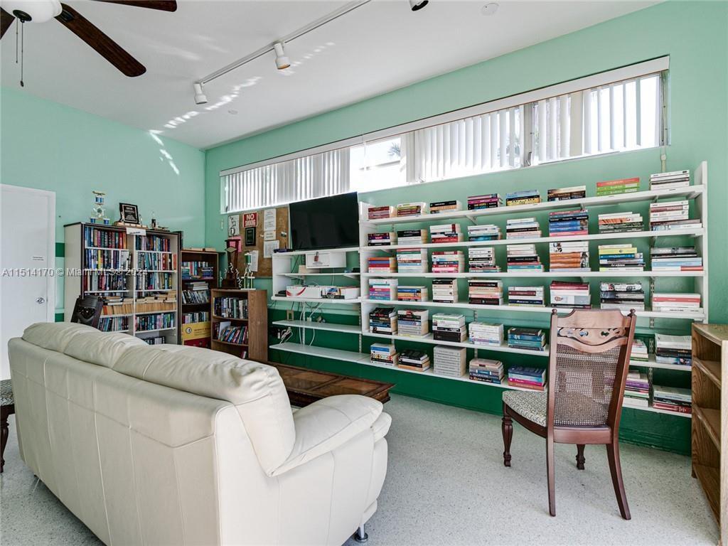 Homes for sale in Hallandale Beach, FL | 800 Sw 11th Avenue #18a, Hallandale Beach, FL 33009 | MLS# R10965087