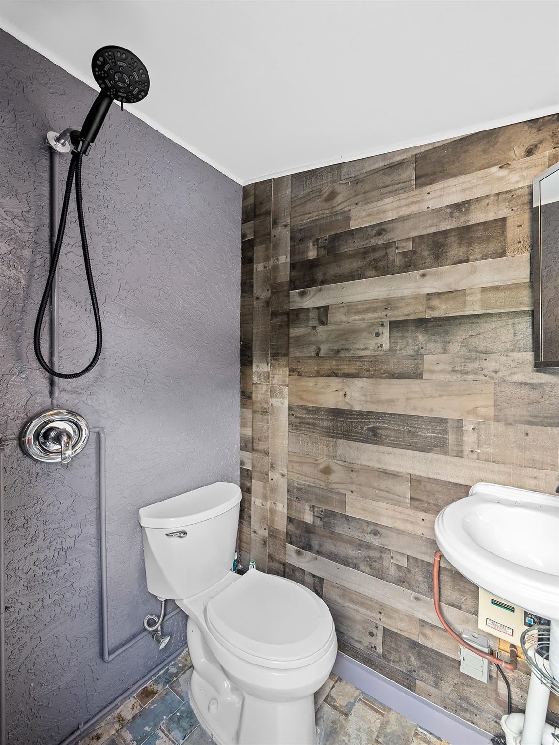 Pool ide cabana bath