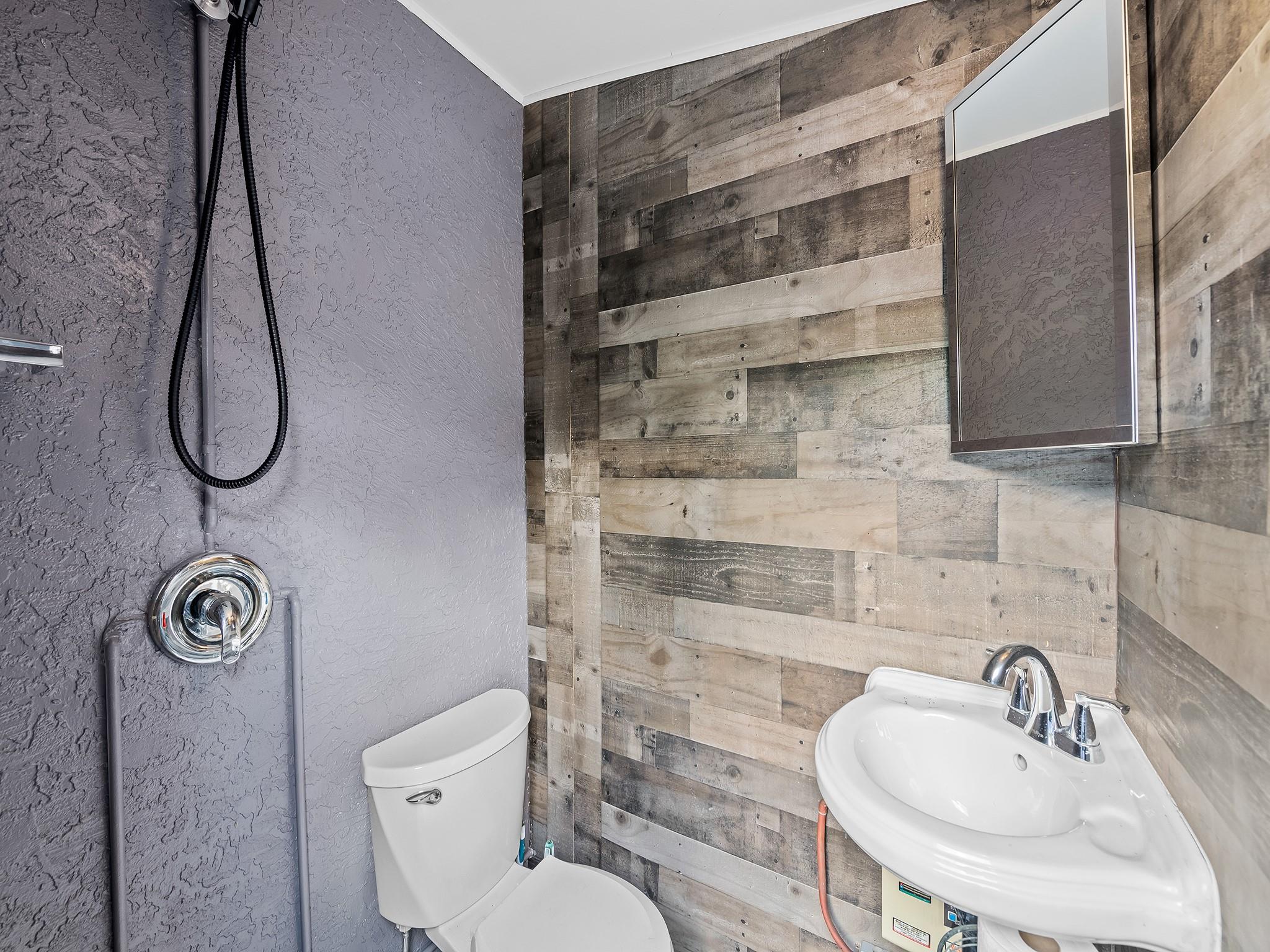 Poolside cabana bath