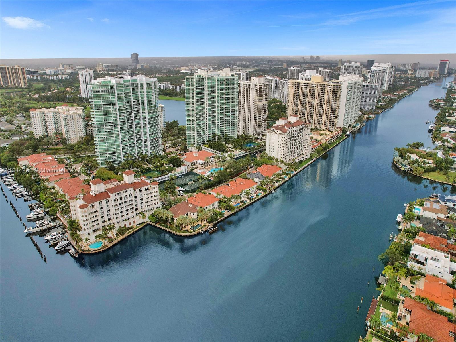 Condo for Sale in Aventura, FL
