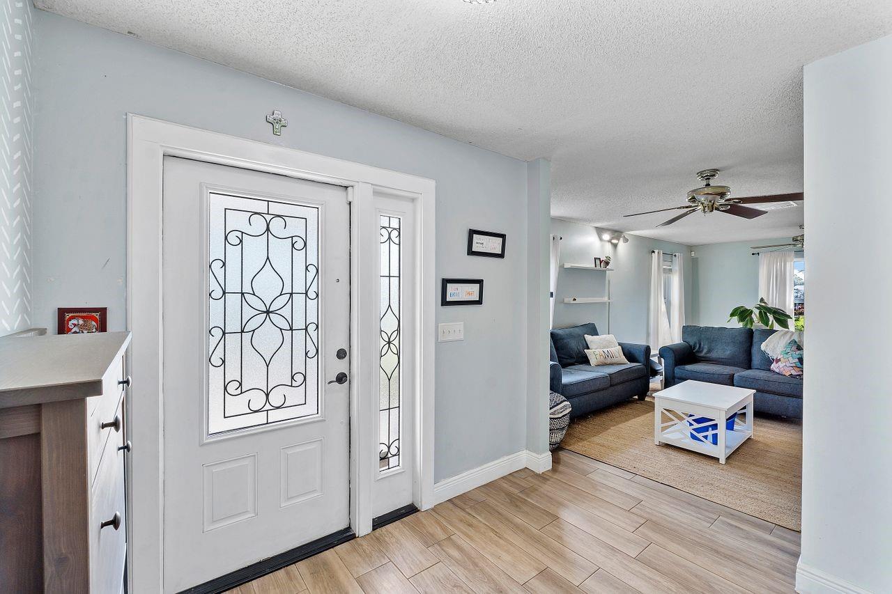 Great Entry way to home