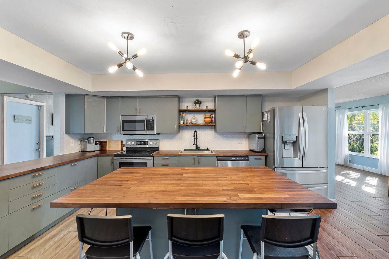 Great Kitchen for hosting guests