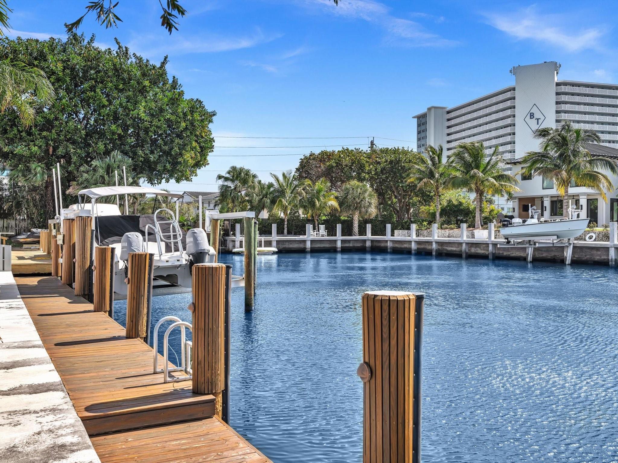 80' dock with boatlift