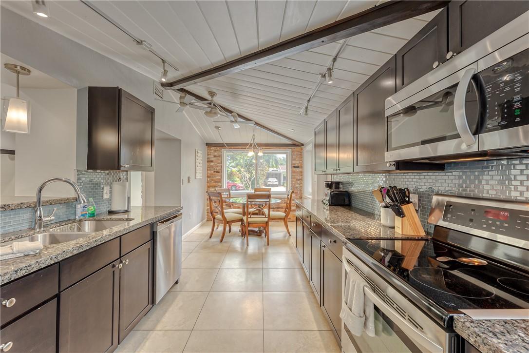 Main House Dining area entrance