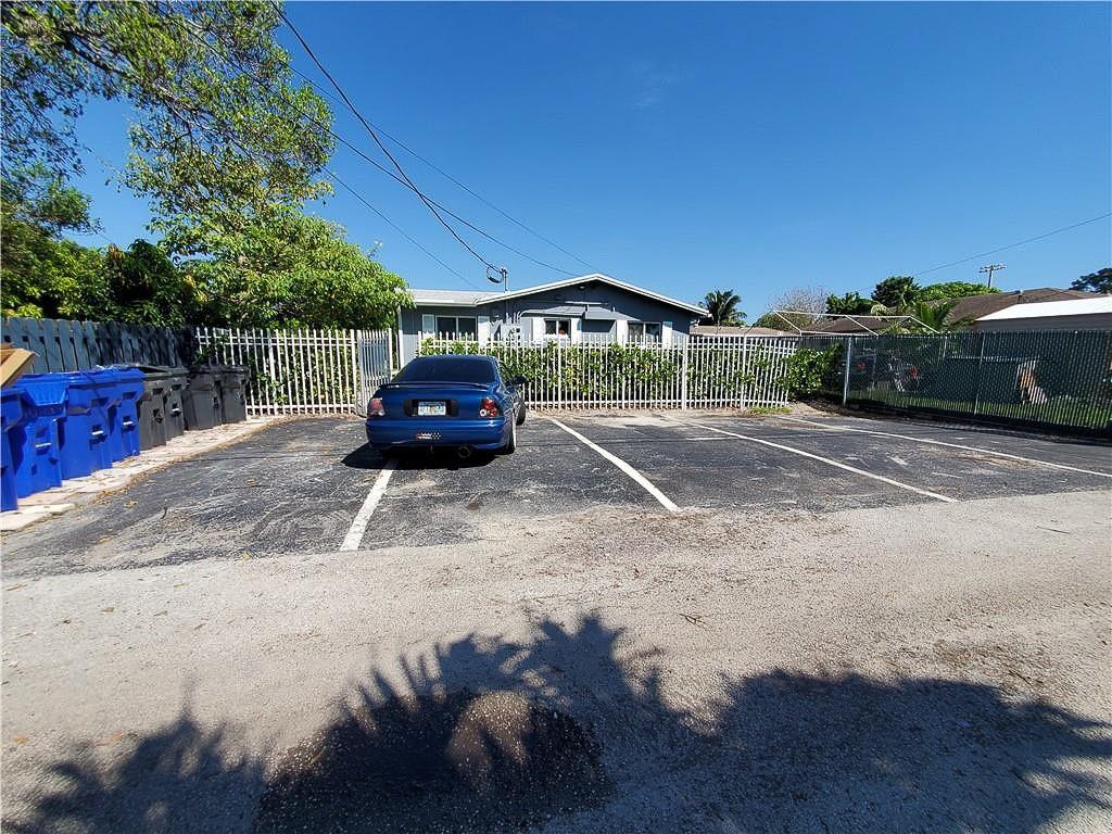 Homes for sale in Hollywood, FL | 2432 Sherman St, Hollywood, FL 33020 | MLS# F10429408