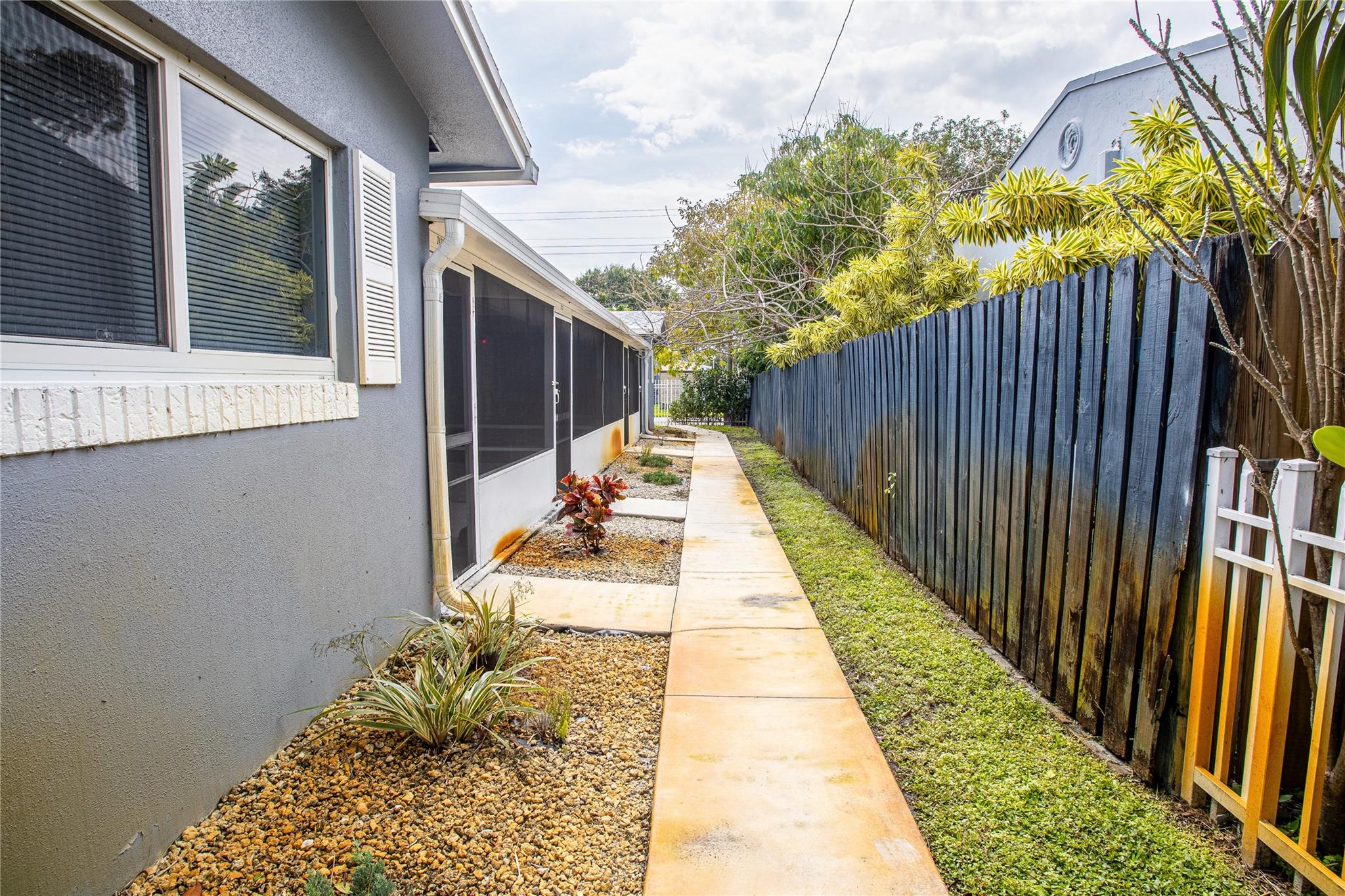 Homes for sale in Hollywood, FL | 2432 Sherman St, Hollywood, FL 33020 | MLS# F10429408