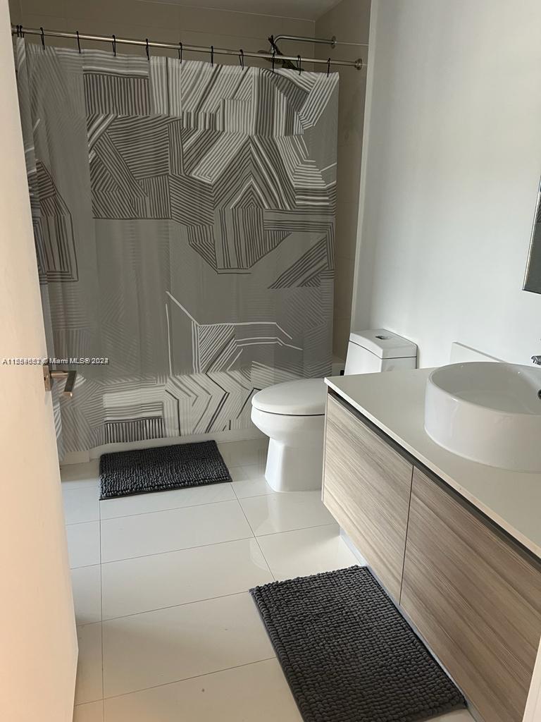 121 NE 34th St #2014, Miami FL 33137