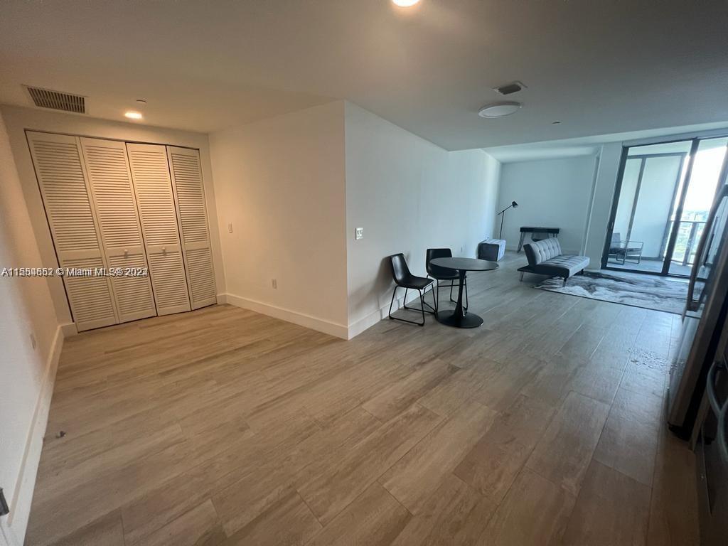 121 NE 34th St #2014, Miami FL 33137
