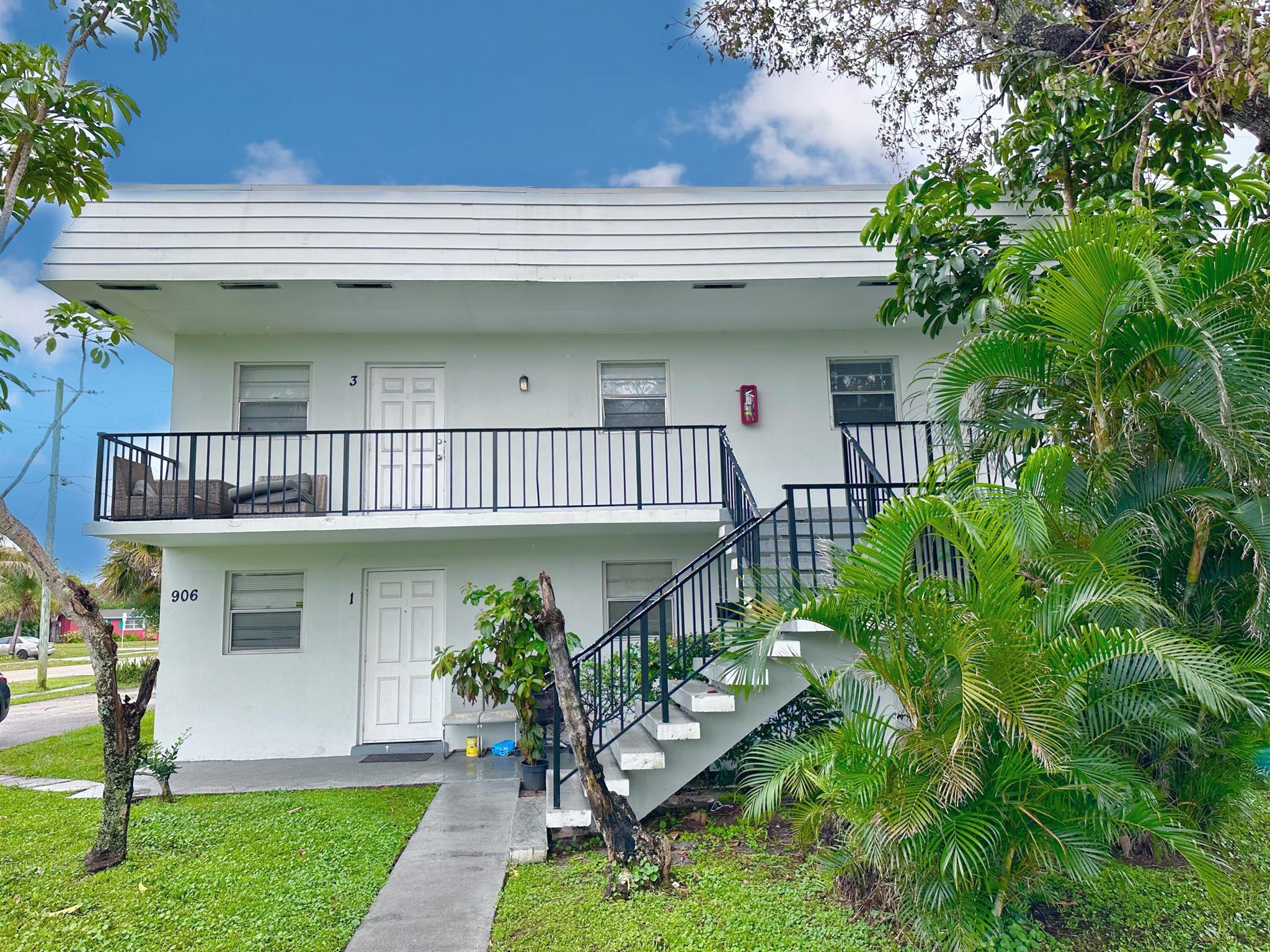 Homes for sale in Lake Park, FL | 906 Foresteria Dr, Lake Park, FL 33403 | MLS# R10971267