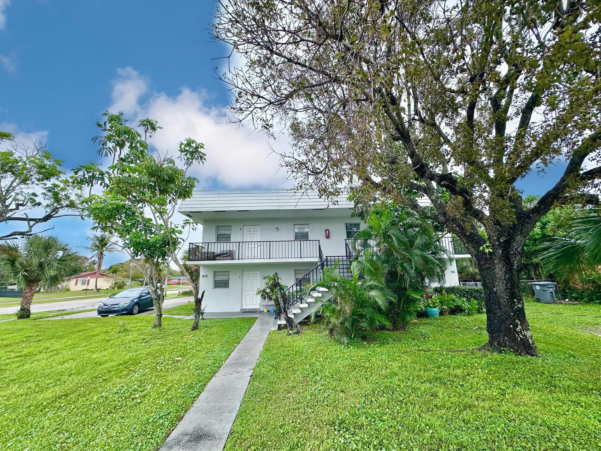 Homes for sale in Lake Park, FL | 906 Foresteria Dr, Lake Park, FL 33403 | MLS# R10971267