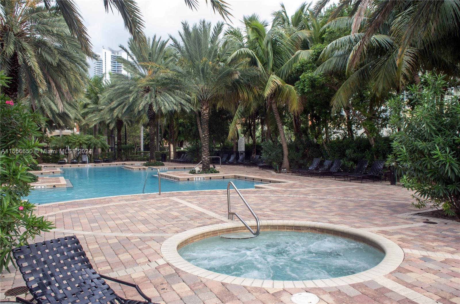 Porto Bellagio Condo
