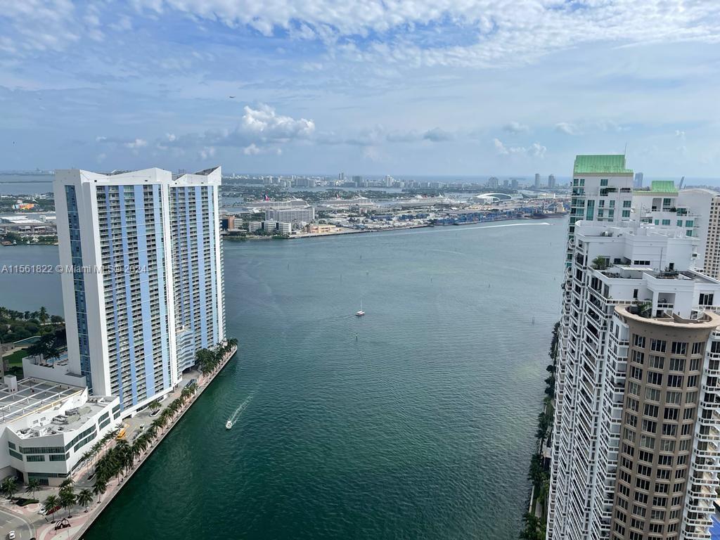 Condo for Sale in Miami, FL