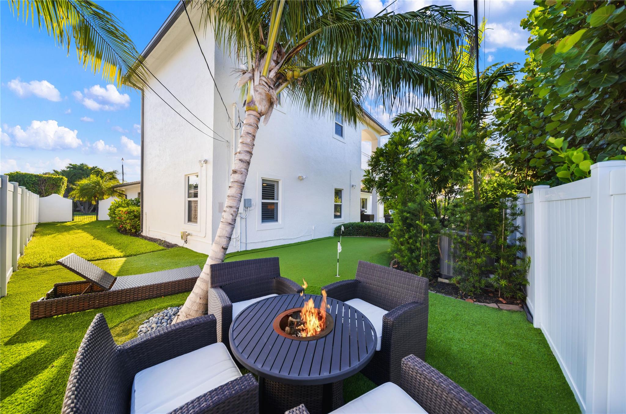 4 hole putting green and gas fire pit.
