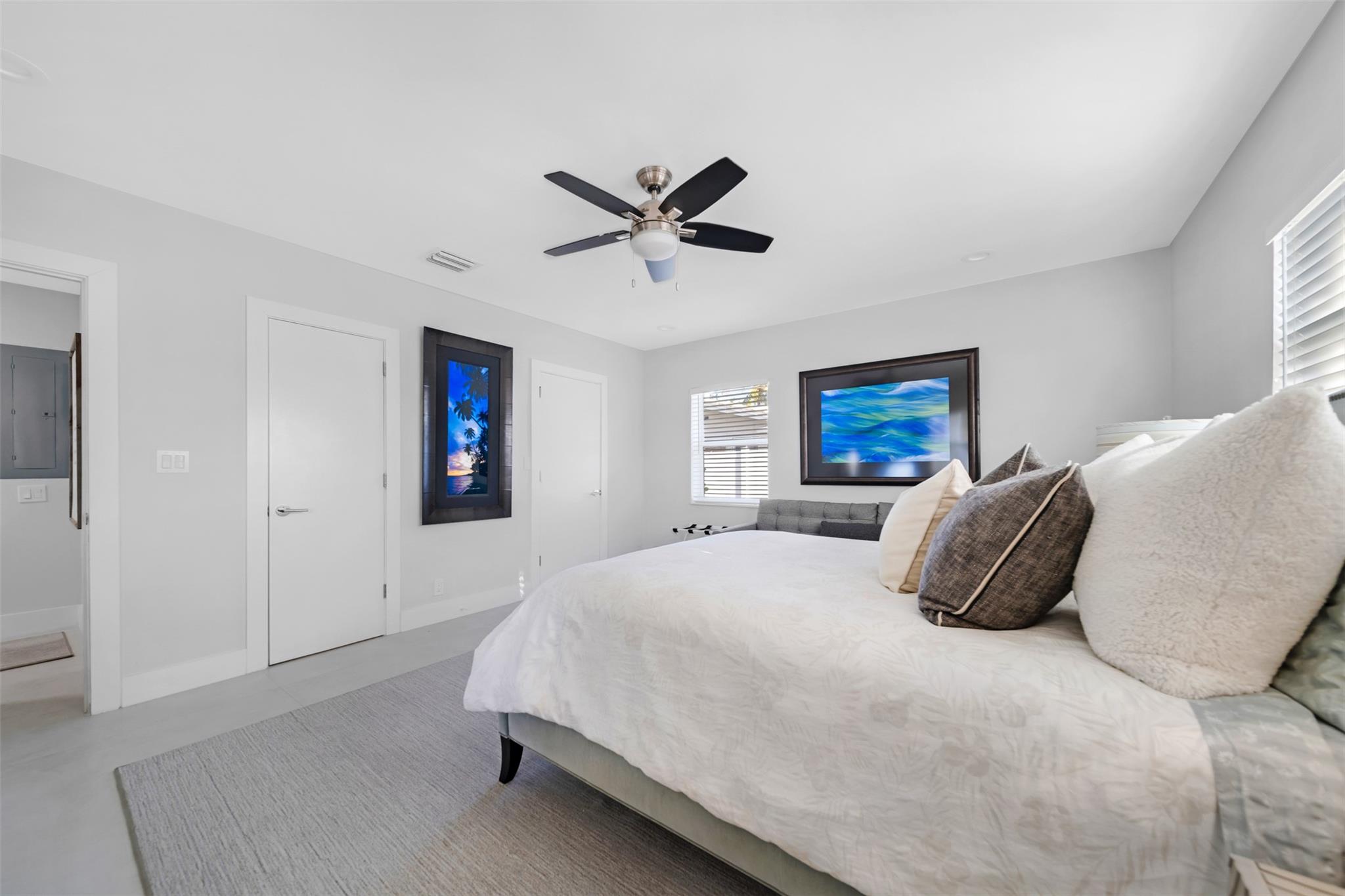 3rd bedroom with en suite bathroom, closet, Queen sized bed, luxury bedding & matress.