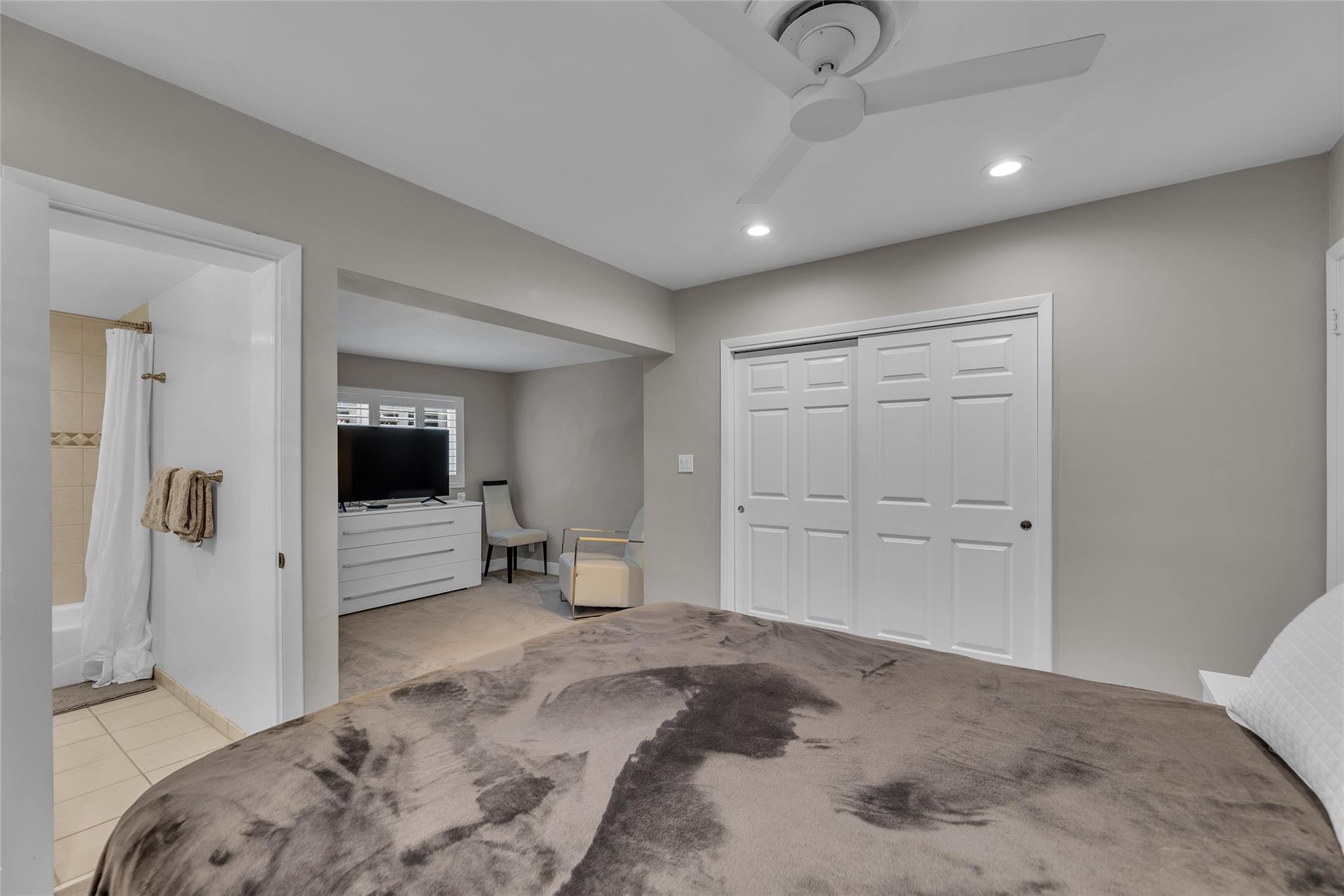 2nd bedroom with en suite Bathroom