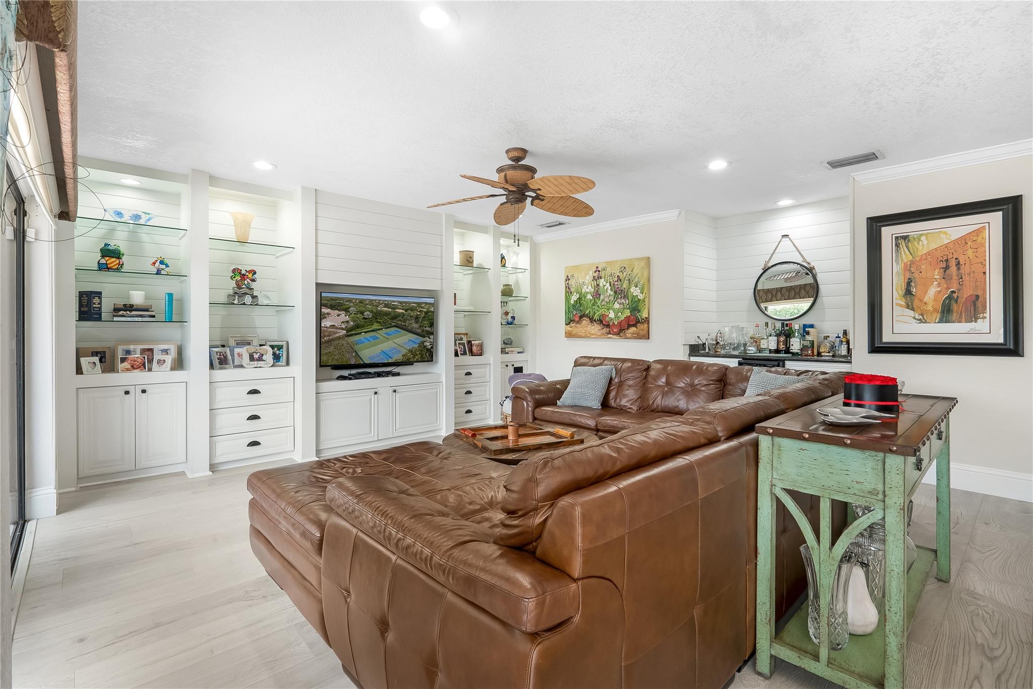 Family/tv room off the kitchen