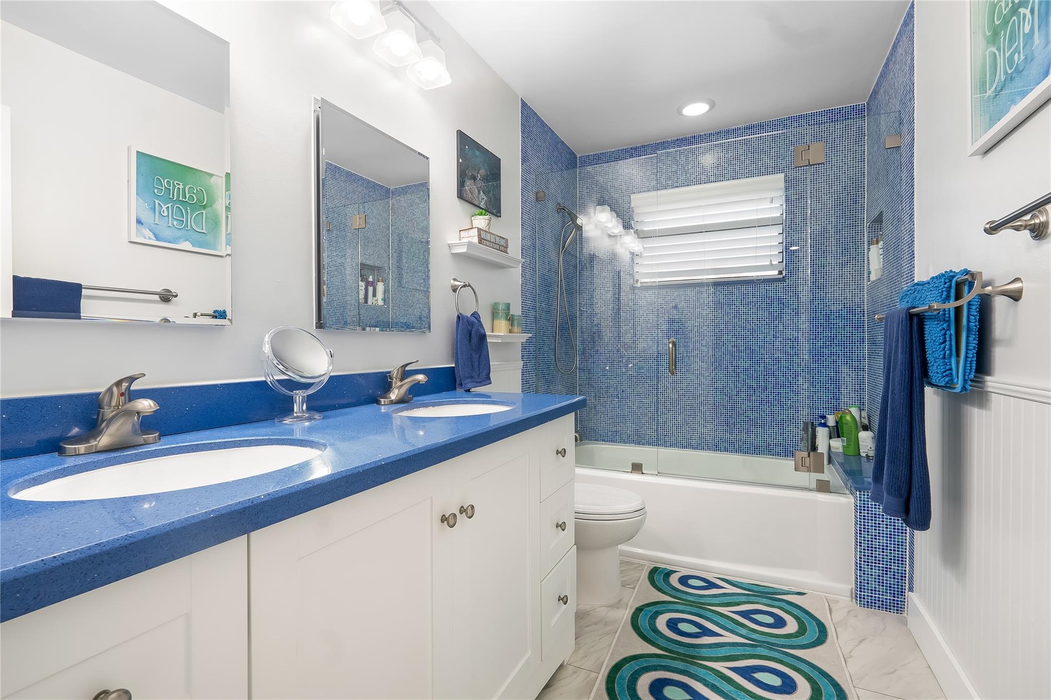 Full size 2nd bathroom upstairs