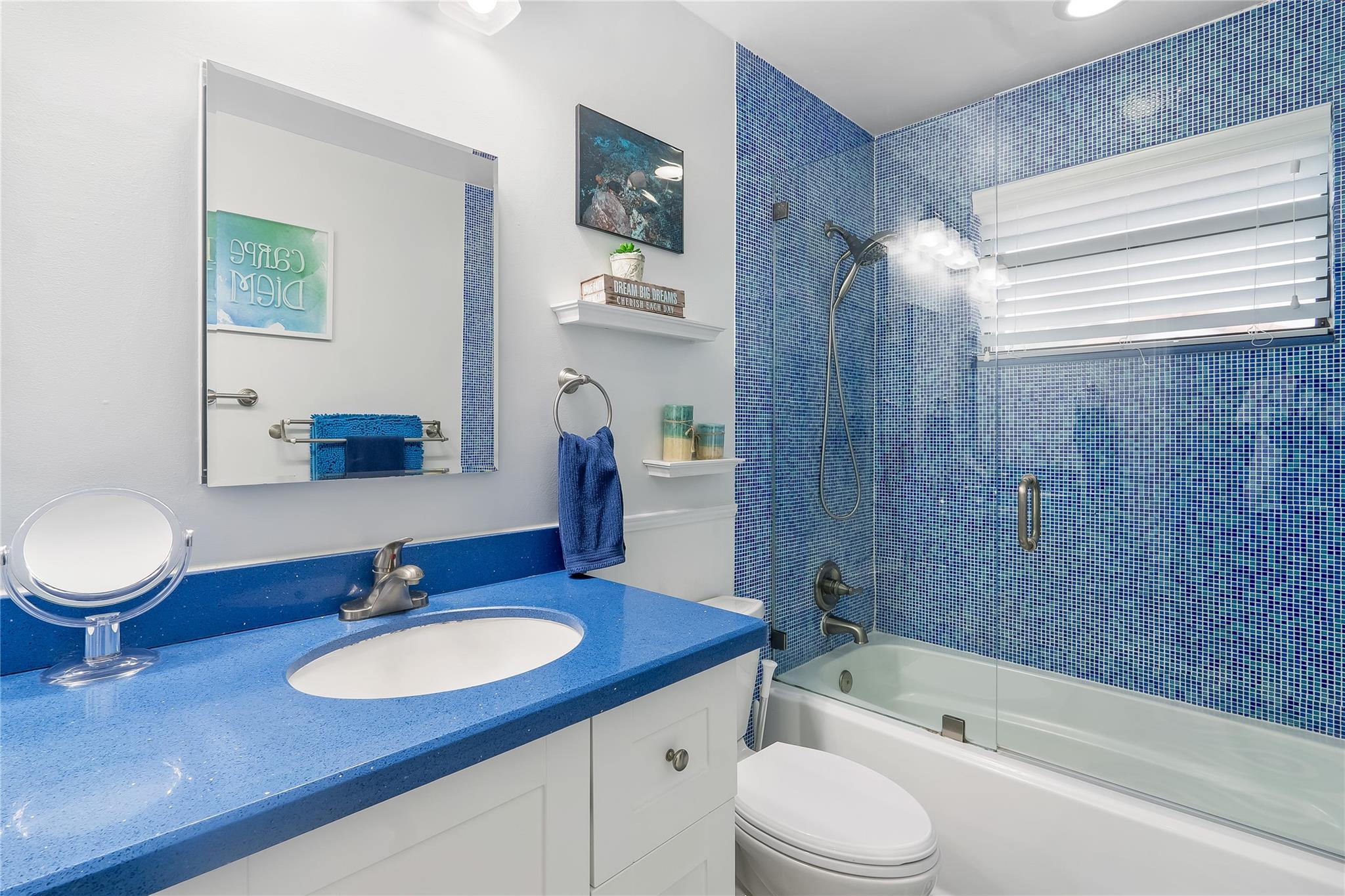 Full size 2nd bathroom upstairs