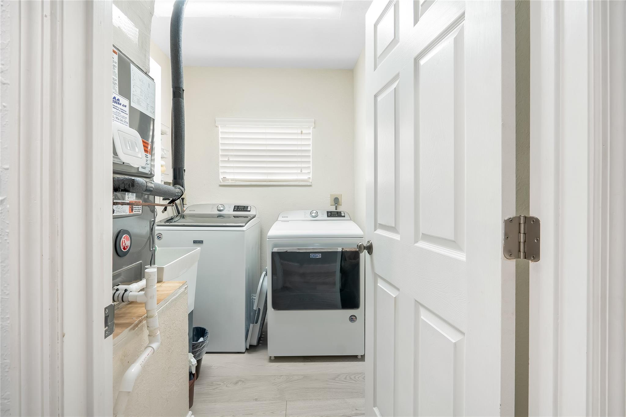 Full size laundry room