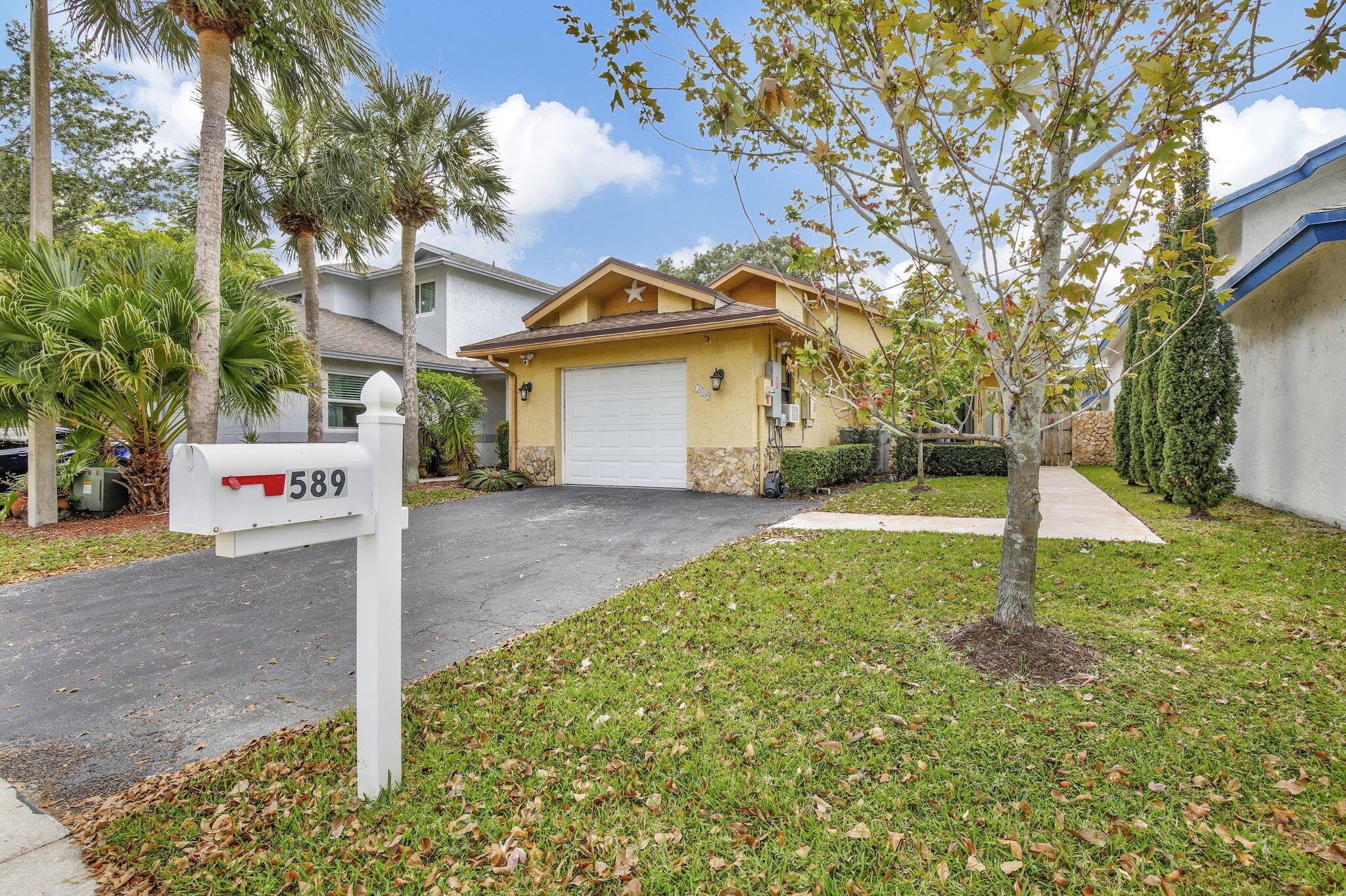 589 Lakeside Circle Sunrise FL 33326 | R10977129