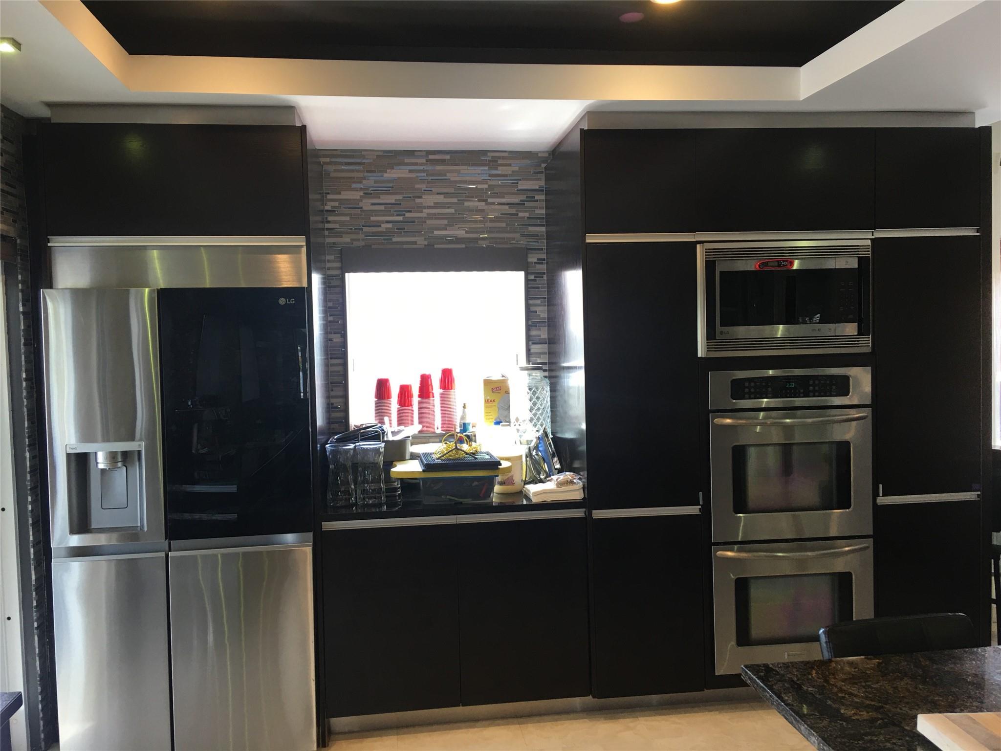 KITCHEN BUILT-IN STAINLESS APLIANCES