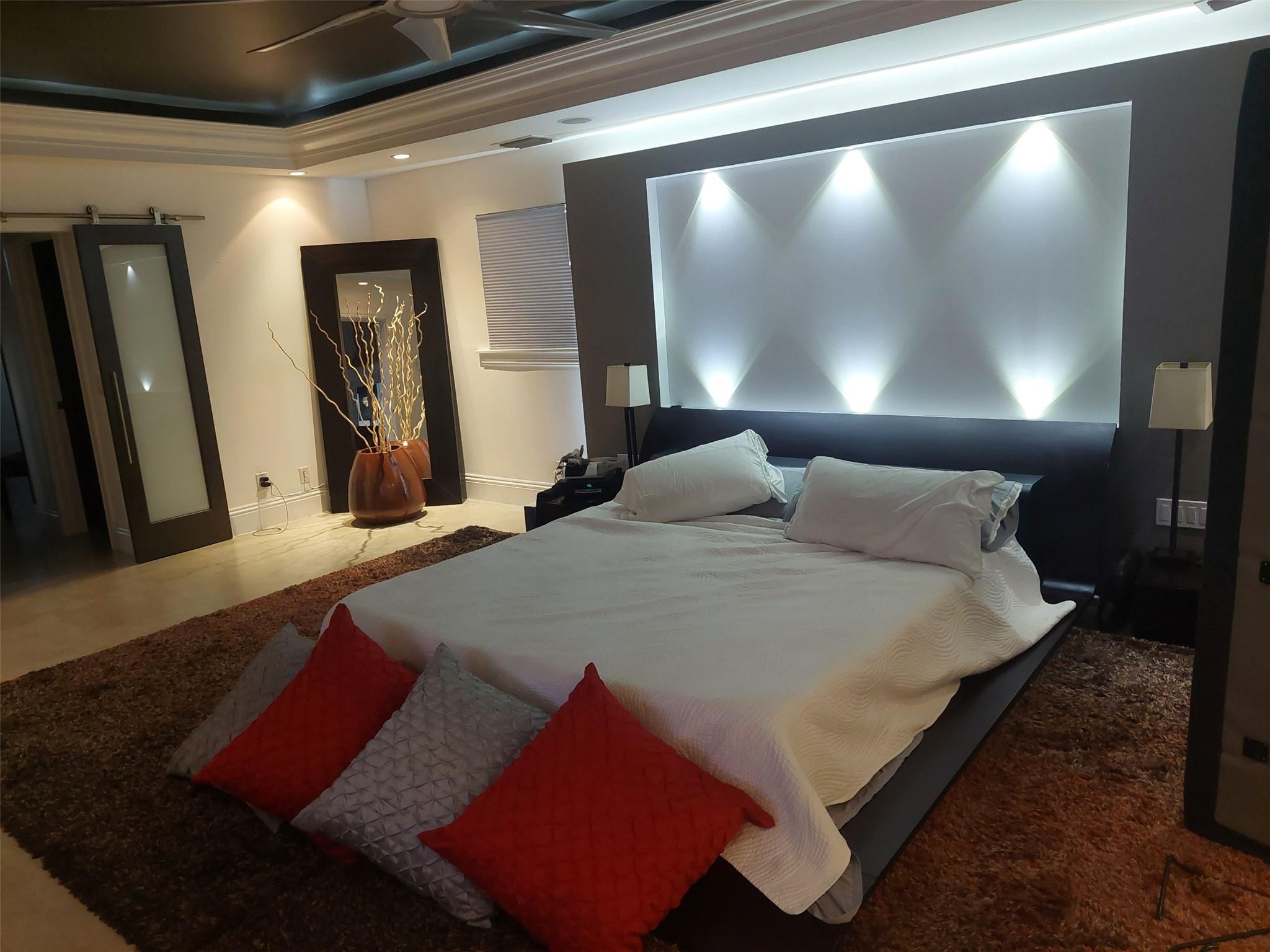 HUGH MASTER BATHROOM SUITE- PATIO DOORS OPENS TO HOT TUB