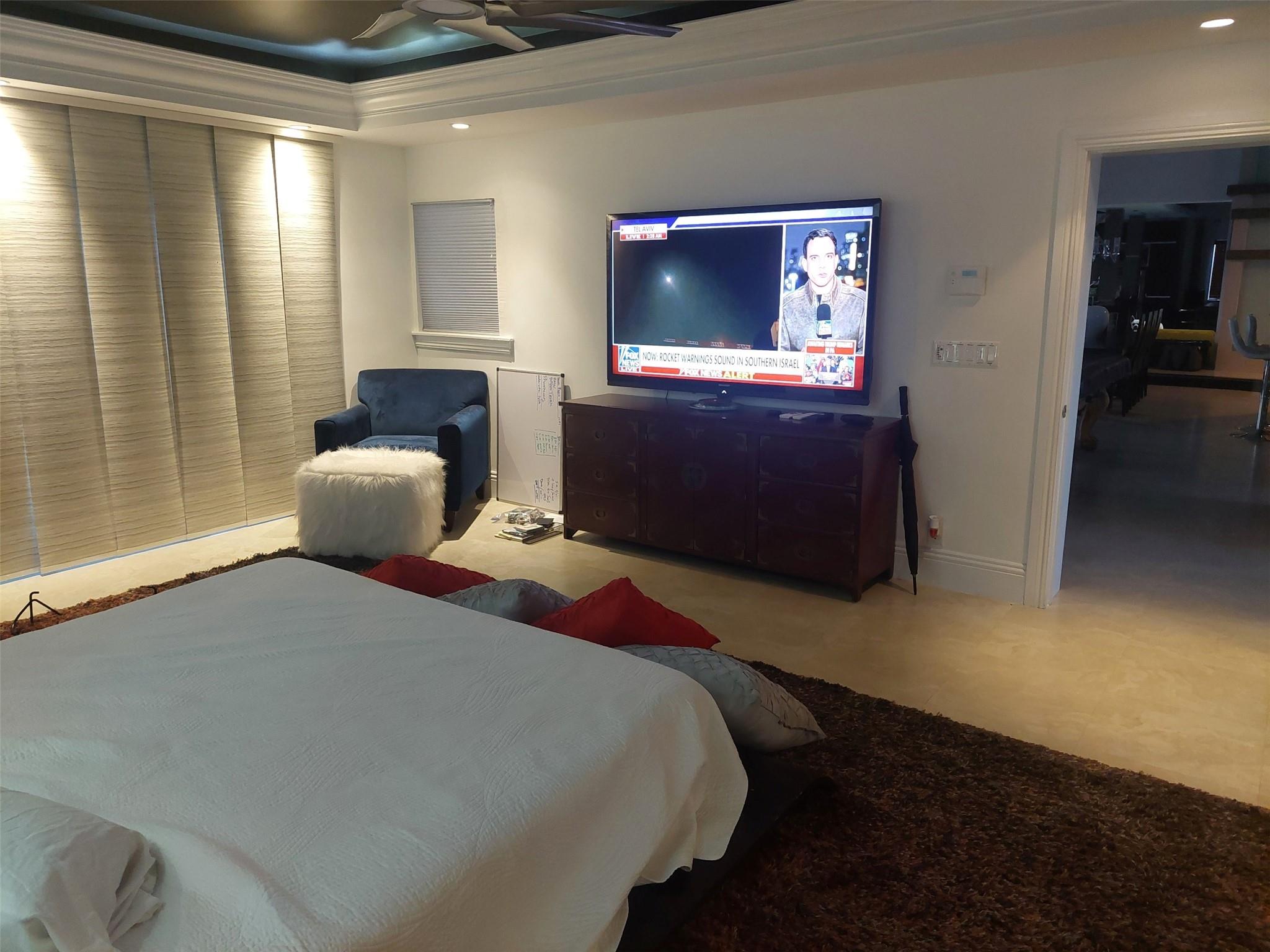 MASTER BEDROOM LARGE SCREEN TV- PATIO DOORS OPENS TO HOT TUB, PATIO, POOL & DOCK
