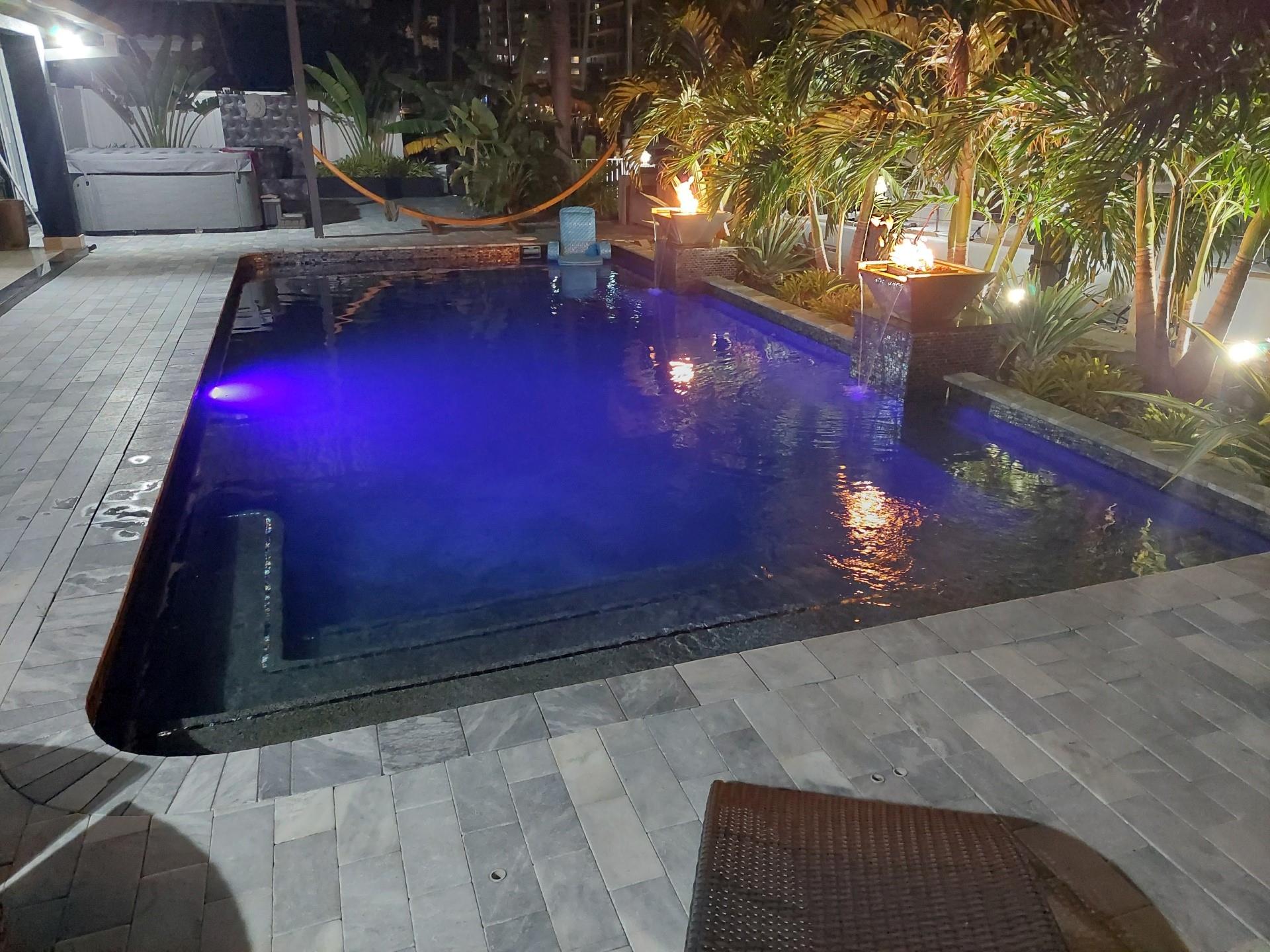 POOL LIGHTS CAN ADJUST TO ANY OF 25 COLORS