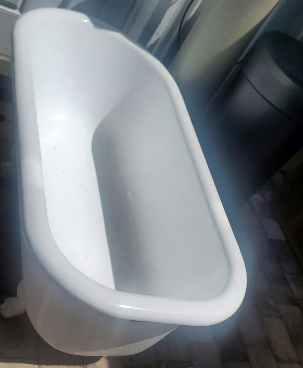 COLD WATER PLUNGE TUB NEXT TO SAUNA