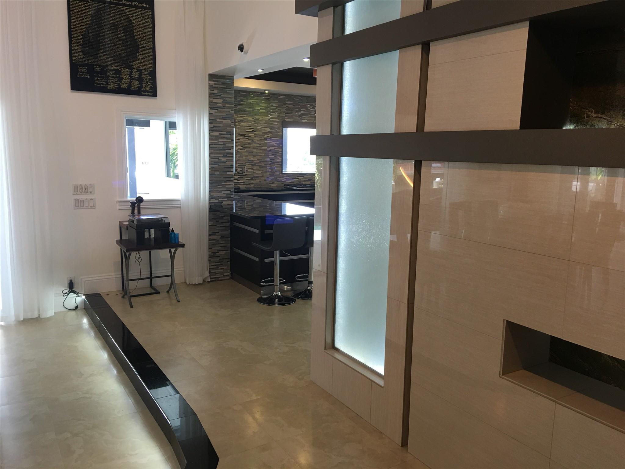 FRONT ENTRANCE FOYER -TURN RIGHT TO KITCHEN & FAMILY ROOM
