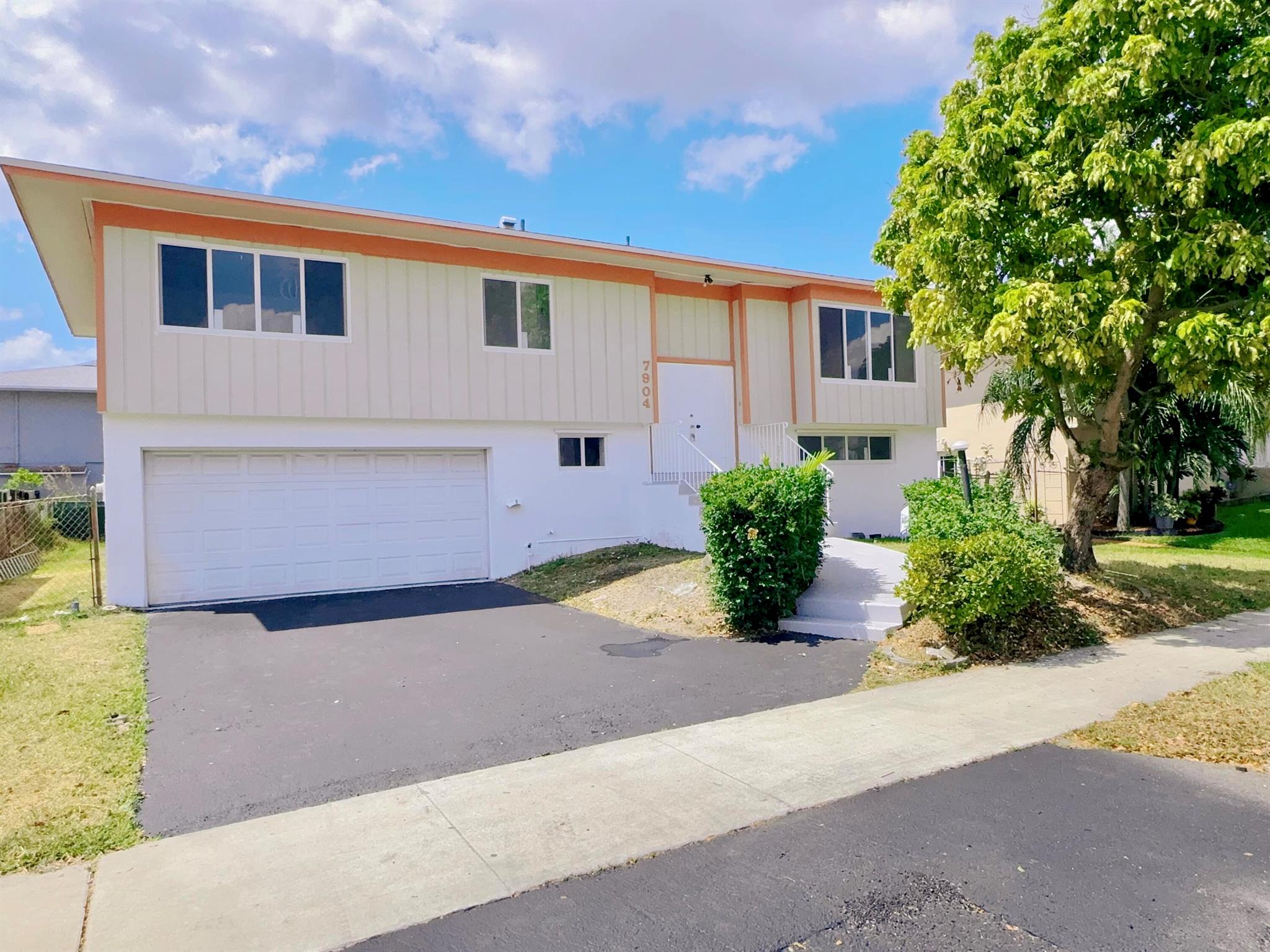 7904 Nw 40 Street Davie FL 33024 | R10980201