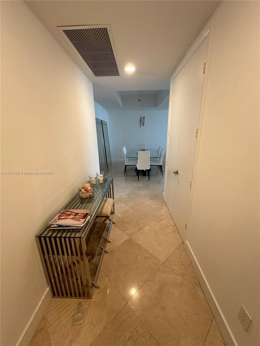 Apartamento à Venda em Sunny Isles Beach, FL