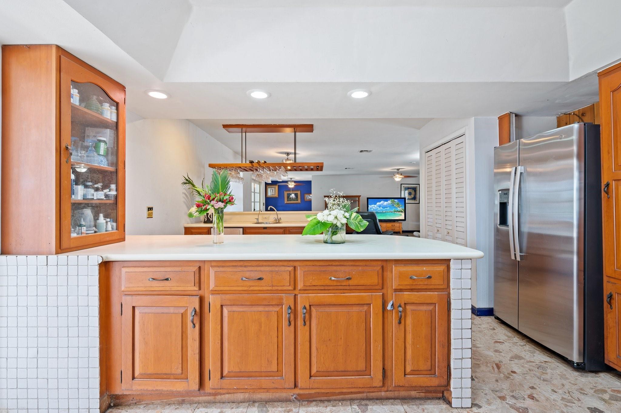 3 SEATS ON OTHER SIDE WITH EXTRA STORAGE THIS SIDE