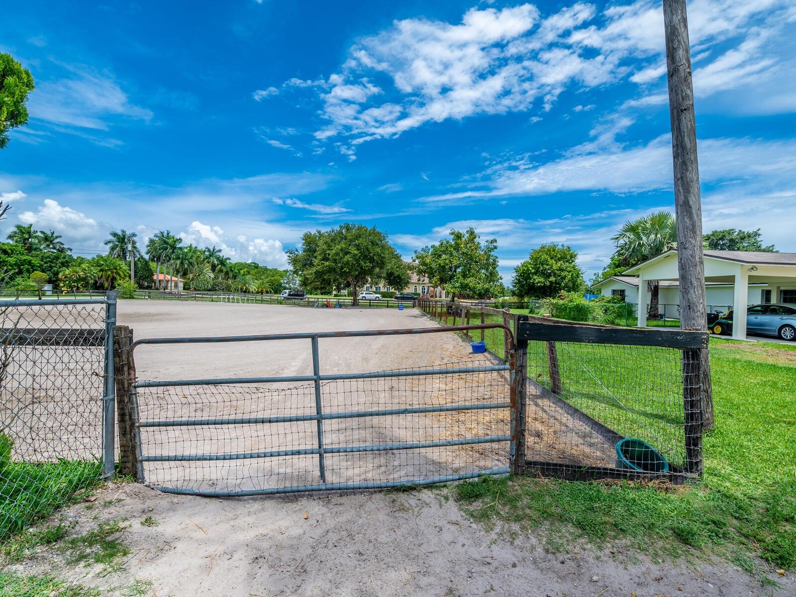 GATE TO ARENA 15 FEET FROM STALLS